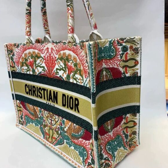 Dior Women Pre-Loved Bag Very Good Condition - Picture 3 of 9